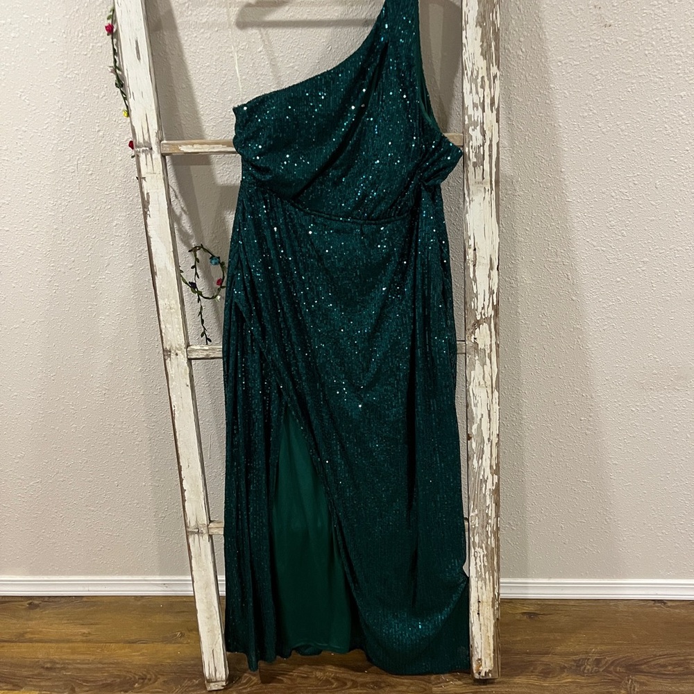 Fashion Nova One-Shoulder Glittering Green Dress